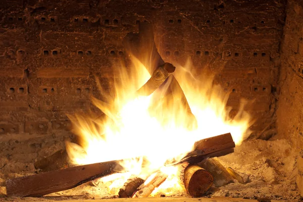 Bonfire dans la cheminée — Photo