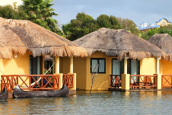 Tropical beach houses in Mexico — Stock Photo, Image
