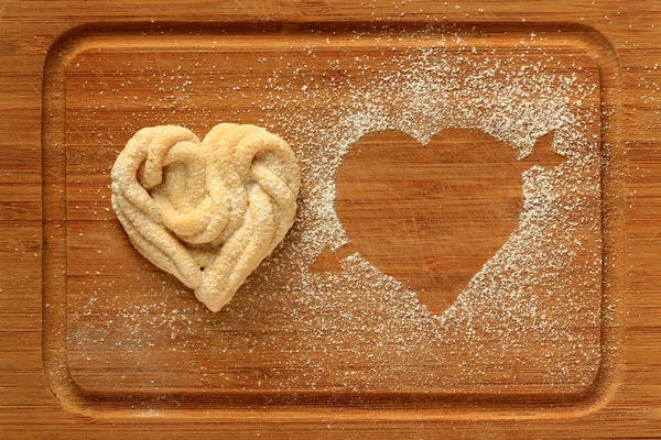Biscotto domestico a forma di cuore — Foto Stock