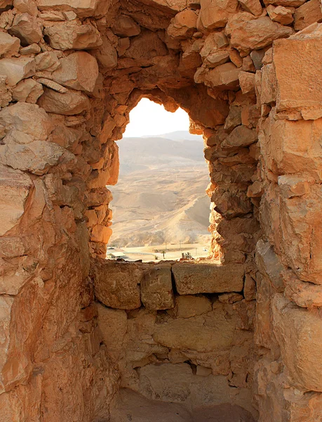 Zabytkowe kamienne okno twierdzy masada w Izraelu — Zdjęcie stockowe
