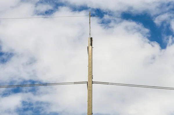 Electricidad poste y cielo azul —  Fotos de Stock
