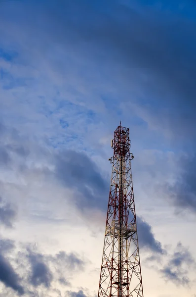 Comunicazioni Torre e cielo — Foto Stock
