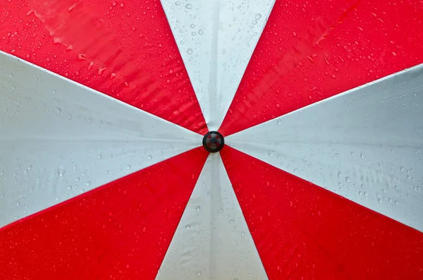 赤い傘と水滴 — ストック写真