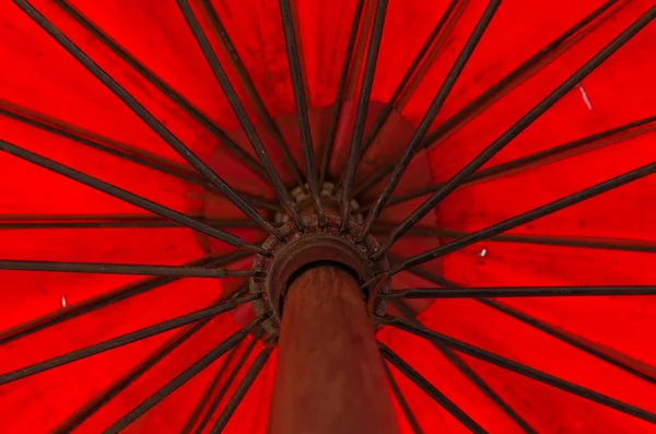태국 소박한 시장에서 오래 된 빨간 우산 — 스톡 사진