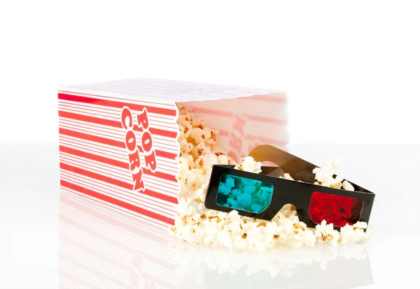 Patlamış mısır kutusu ile 3d film gözlük — Stok fotoğraf