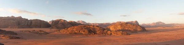 Wadi rum woestijn bij zonsopgang — Stockfoto