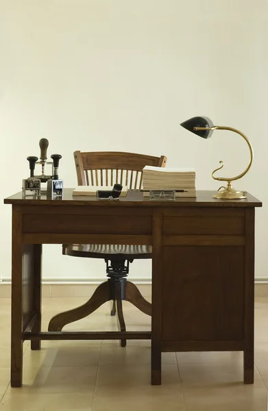 Alter Schreibtisch — Stockfoto