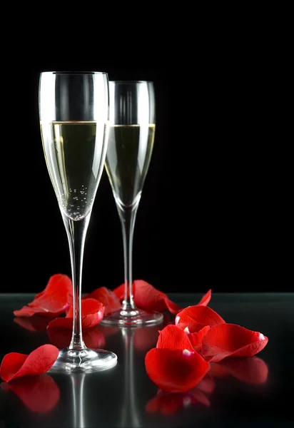 Champagne glass with petals of rose — Stock Photo, Image
