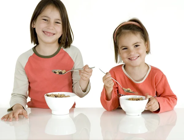 Barn med frukost — Stockfoto