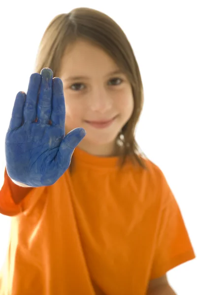 Chica joven con stop pintado a mano en azul — Foto de Stock