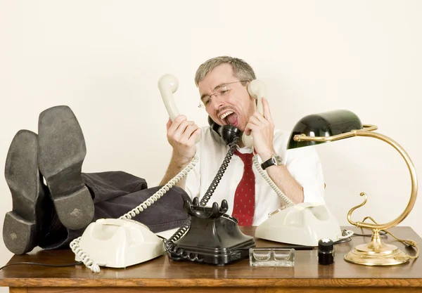 Επιχειρηματίας, μιλώντας μέσω τηλεφώνου — Φωτογραφία Αρχείου