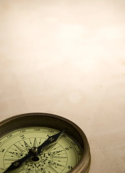 Kompas en oud papier — Stockfoto