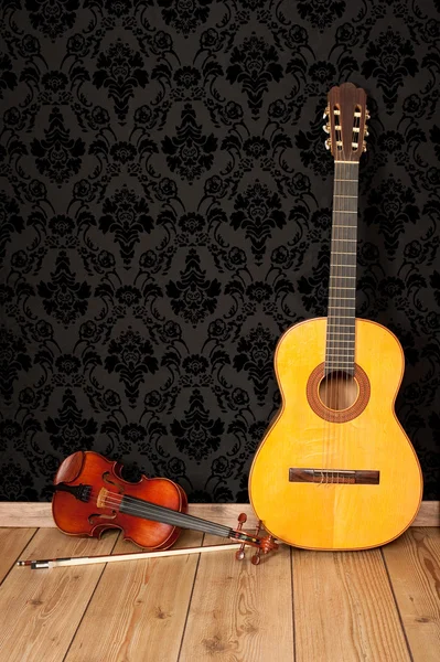 Класична гітара та скрипка — стокове фото