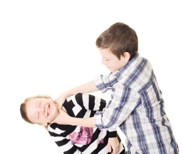 Spiel, das Bruder und Schwester kämpft — Stockfoto