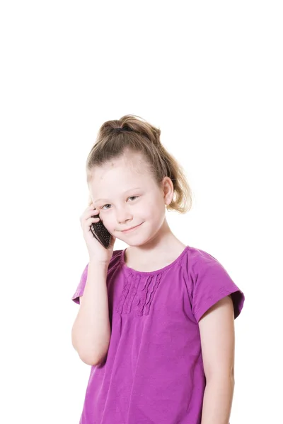 Ung jente som bruker mobiltelefon – stockfoto