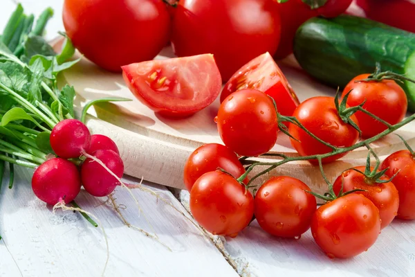 Closeup ingrediënten voor een frisse tuin salade — Stockfoto