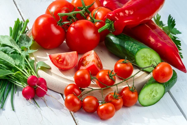 Ingrediënten voor een salade van verse lente — Stockfoto