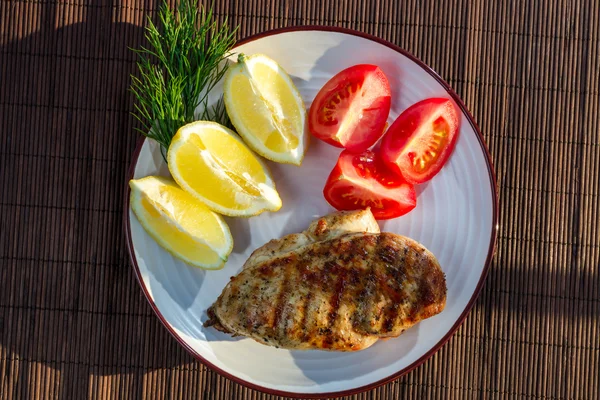 Roasted grilled chicken breast served with tomatoes — Stock Photo, Image