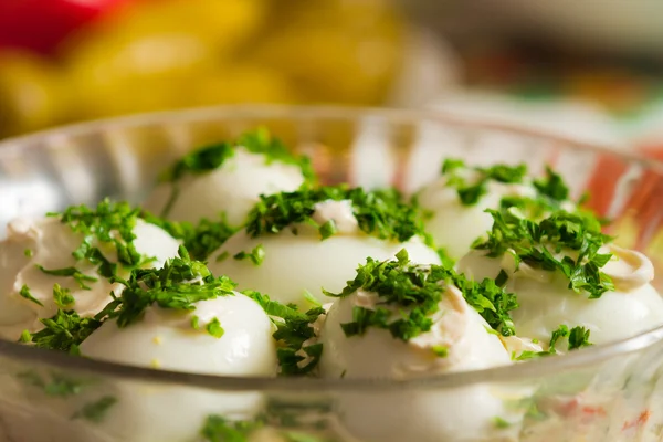 Salade maison aux œufs et au perslay — Photo