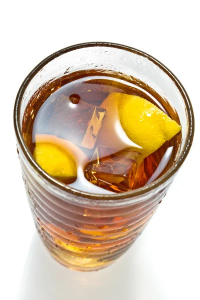 Närbild citron te med is — Stockfoto
