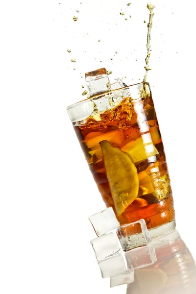 Big splash in ice lemon tea — Stock Photo, Image