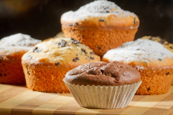Sommige muffins met basterdsuiker — Stockfoto