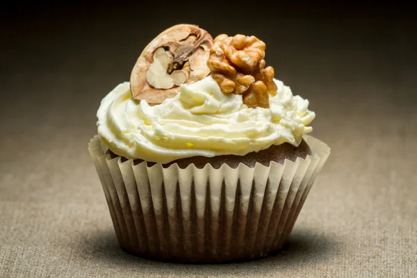 Closeup muffin and vanilla cream with walnut — Stock Photo, Image