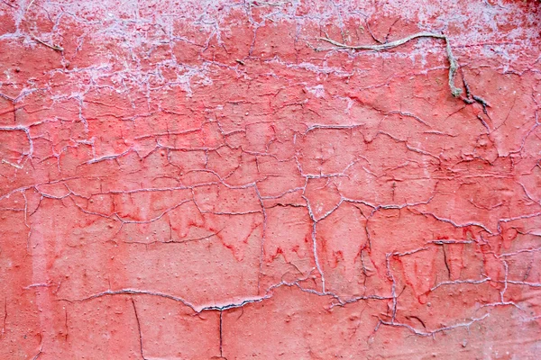 Παλιά ραγισμένη τοίχου που χρωματίζεται με κόκκινο χρώμα — Φωτογραφία Αρχείου