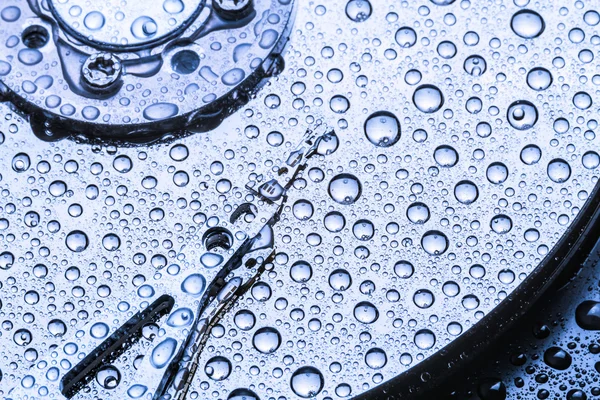 水滴を持つハード ドライブ — ストック写真