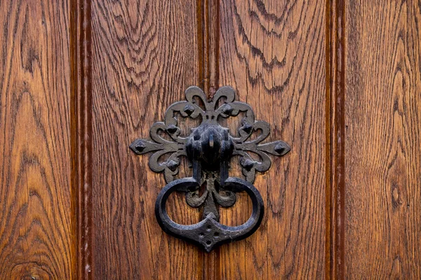 Metal handle on a wooden door — Stock Photo, Image