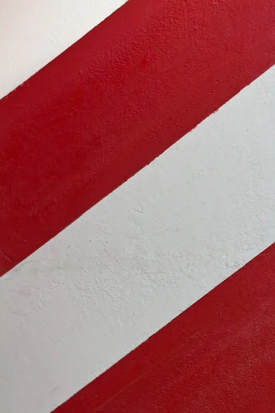 Mur rayé blanc rouge — Photo