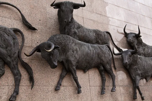 Rebaño de toros de escultura — Foto de Stock