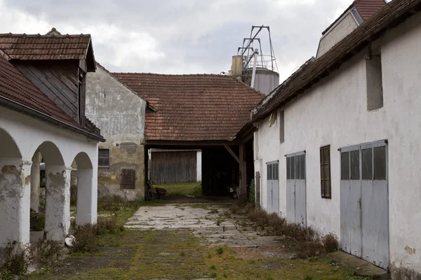 Azienda agricola abbandonata — Foto Stock