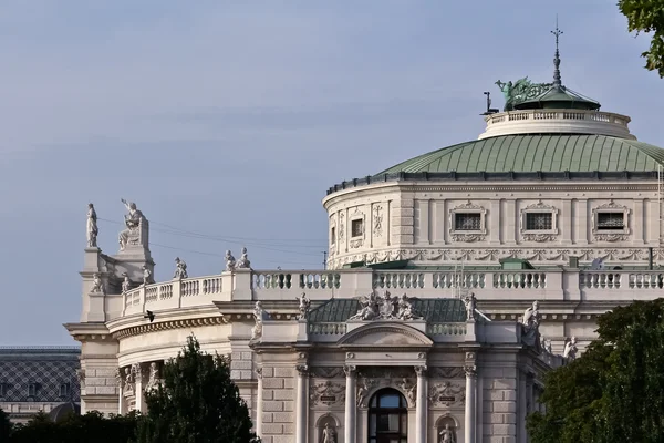 Burgtheater da direita — Fotografia de Stock