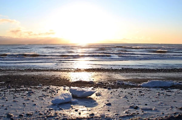 Gün batımında buzlu beach — Stok fotoğraf