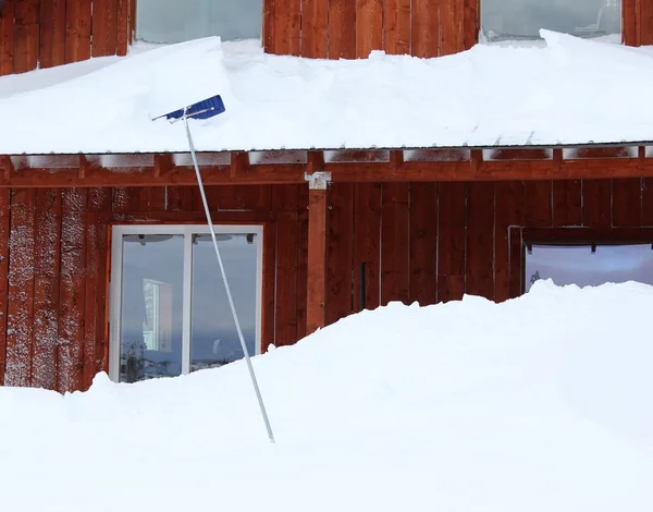屋根の上の雪 — ストック写真