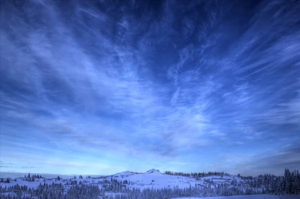 Strömende Wolken im Winter — Stockfoto