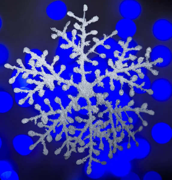 Schneeflocke auf schönem Hintergrund — Stockfoto