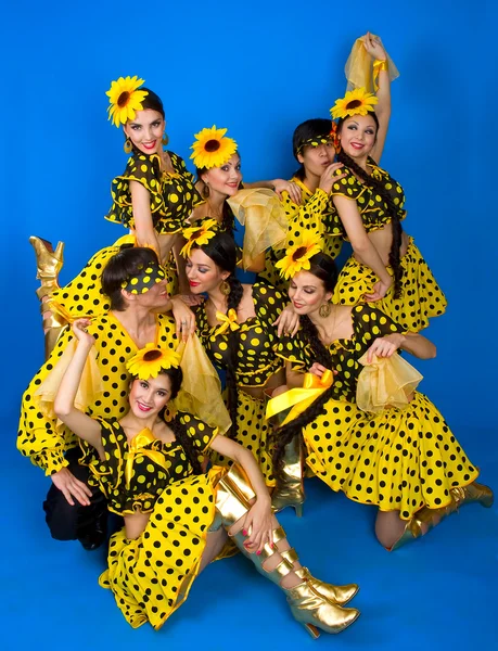 Tanzgruppe der russischen Volkskunst — Stockfoto