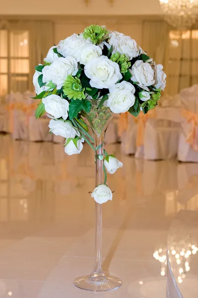 Flores de boda blancas Imágenes de stock libres de derechos