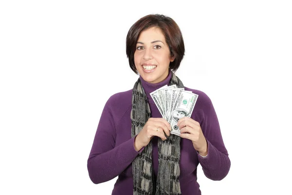 Kvinna med lila jacka och grå halsduk med med dollarsedlar — Stockfoto
