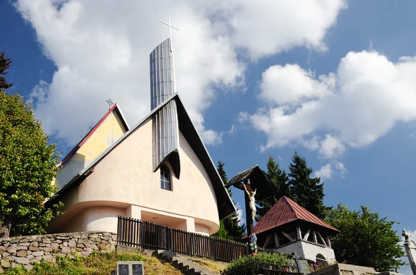 Kościół katolicki w trasach, Słowacja — Zdjęcie stockowe
