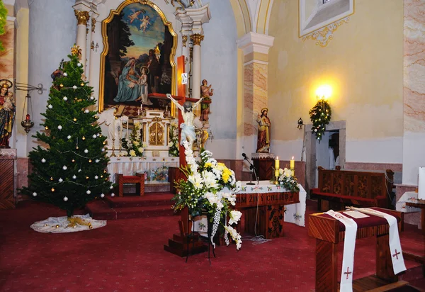 การตกแต่งภายในของคริสตจักรคาทอลิกใน steultov — ภาพถ่ายสต็อก