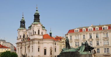 Prag St.Nicholas Kilisesi ve jan hus Anıtı