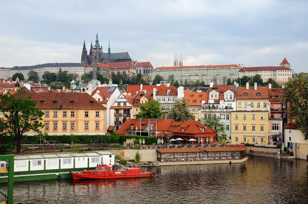 Prague gothic Castle above the River Vltava, Czech republic — Stock Photo, Image