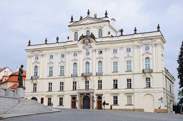 Château de Prague sur la place Hradcany — Photo