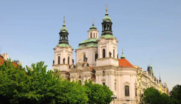 De kerk van st. nicholas in Praag, Tsjechië — Stockfoto