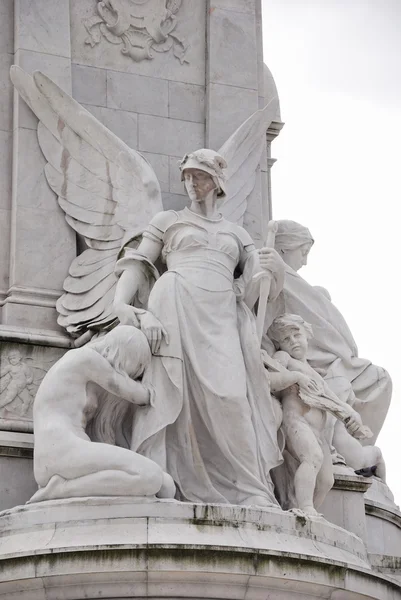 Victoria Denkmal vor dem Buckingham Palast, London, Großbritannien — Stockfoto