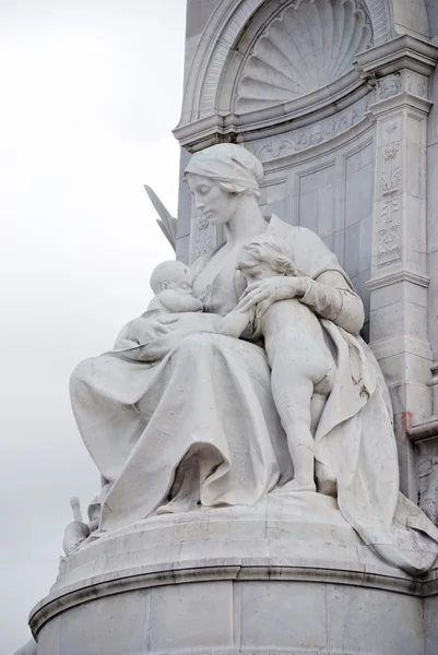 Вікторія Меморіал перед Букінгемський палац, Лондон, Великобританія — стокове фото