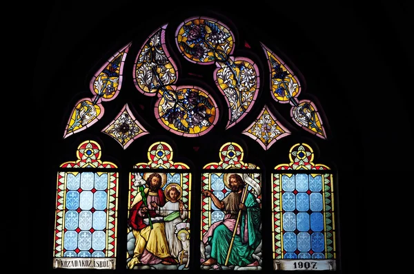 Jendela kaca patri di gereja — Stok Foto